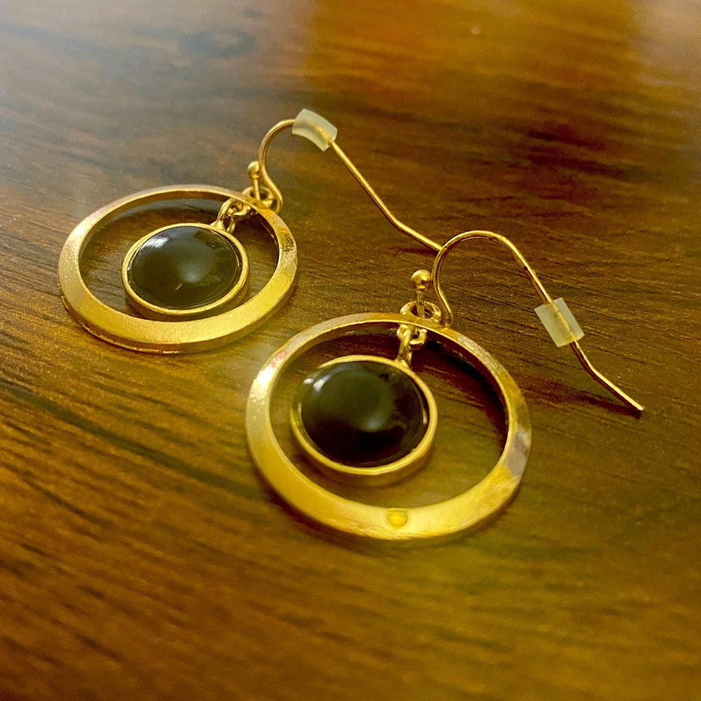 🍀Black and Gold Colored Circle Shaped Earrings
